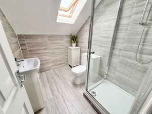 Standingwood Road Rossmore